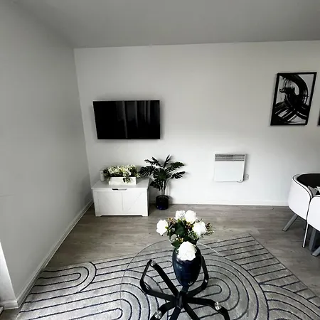 Serene 2-Bed Flat With Canal Views - Coop Live & Ethiad Manchester Exterior photo
