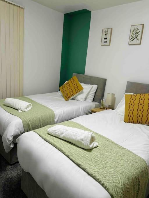 Serene 2-Bed Flat With Canal Views - Coop Live & Ethiad * Manchester