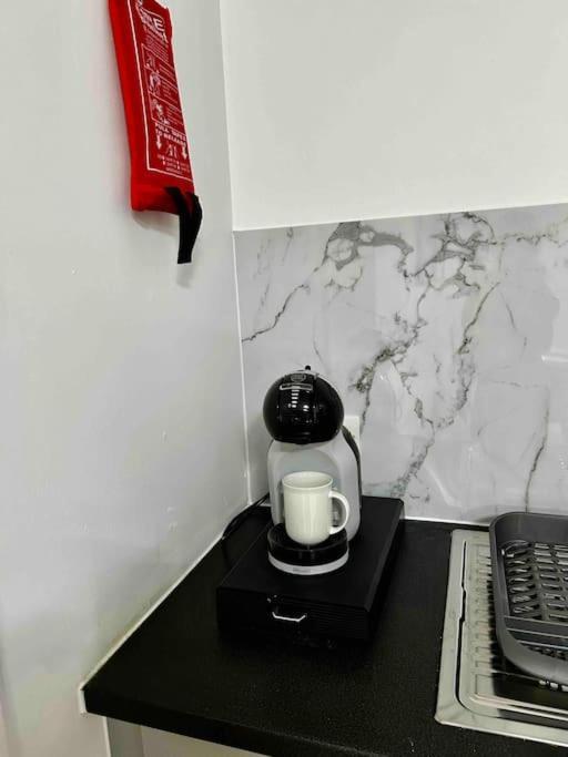 Serene 2-Bed Flat With Canal Views - Coop Live & Ethiad Apartment Manchester