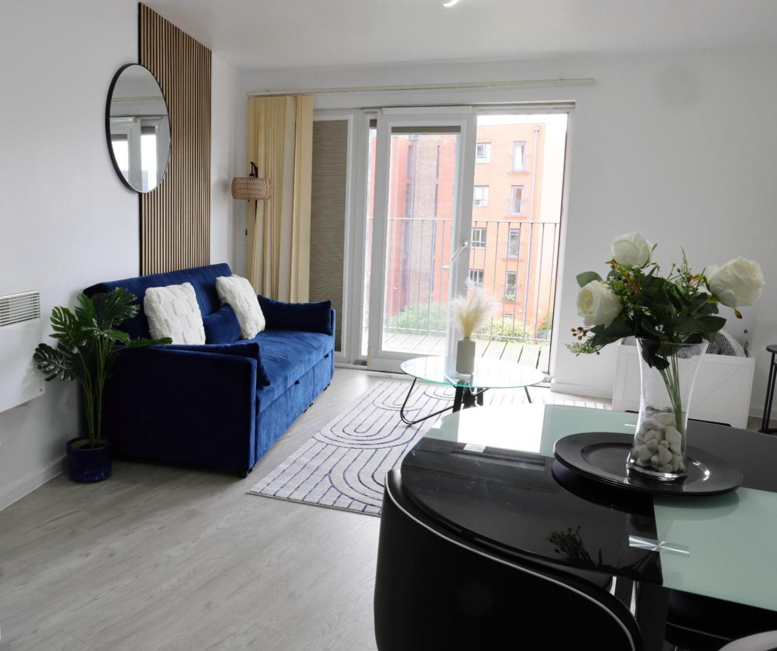 Serene 2-Bed Flat With Canal Views - Coop Live & Ethiad Manchester