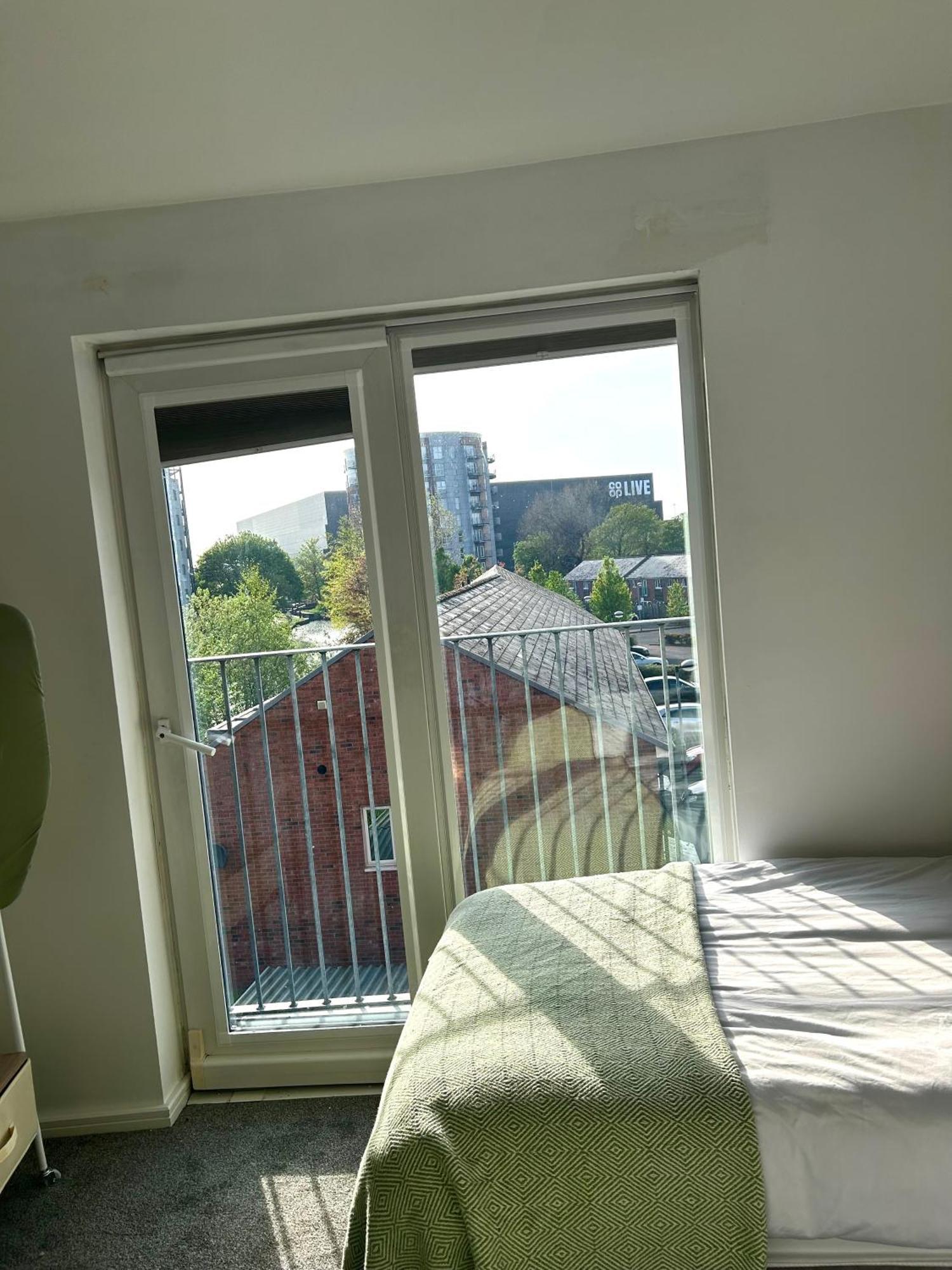Apartment Serene 2-Bed Flat With Canal Views - Coop Live & Ethiad