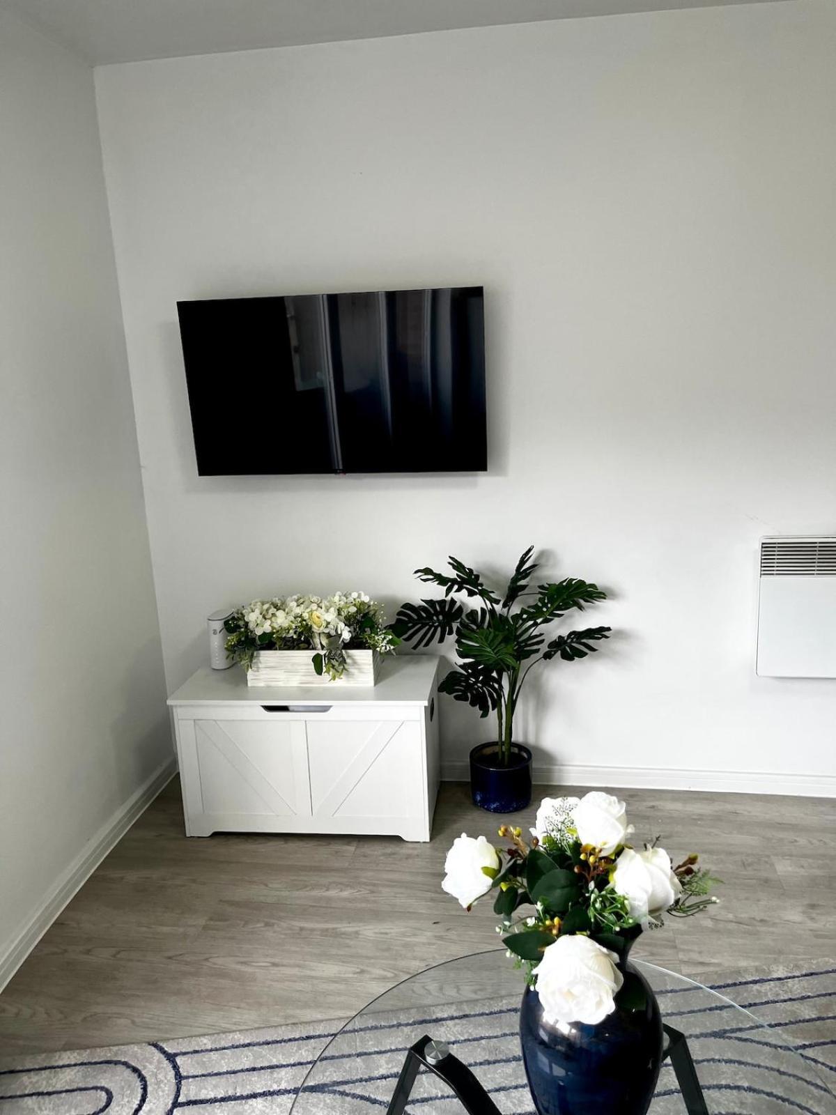 Apartment Serene 2-Bed Flat With Canal Views - Coop Live & Ethiad Manchester