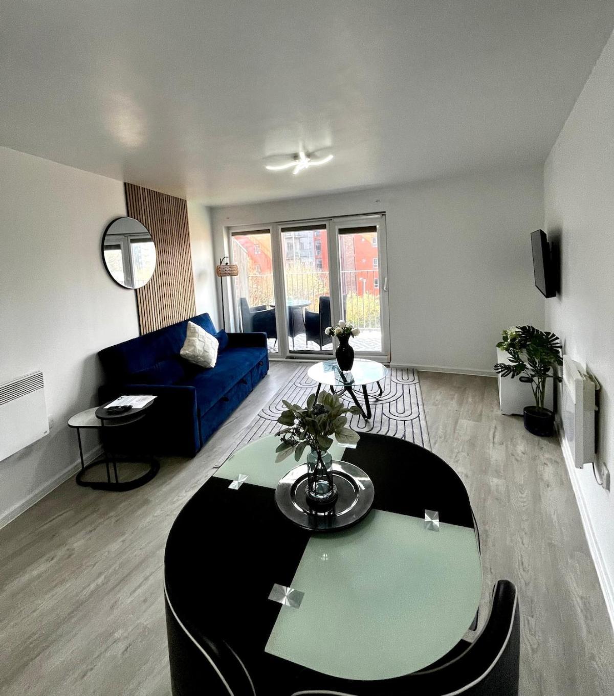 Serene 2-Bed Flat With Canal Views - Coop Live & Ethiad Manchester